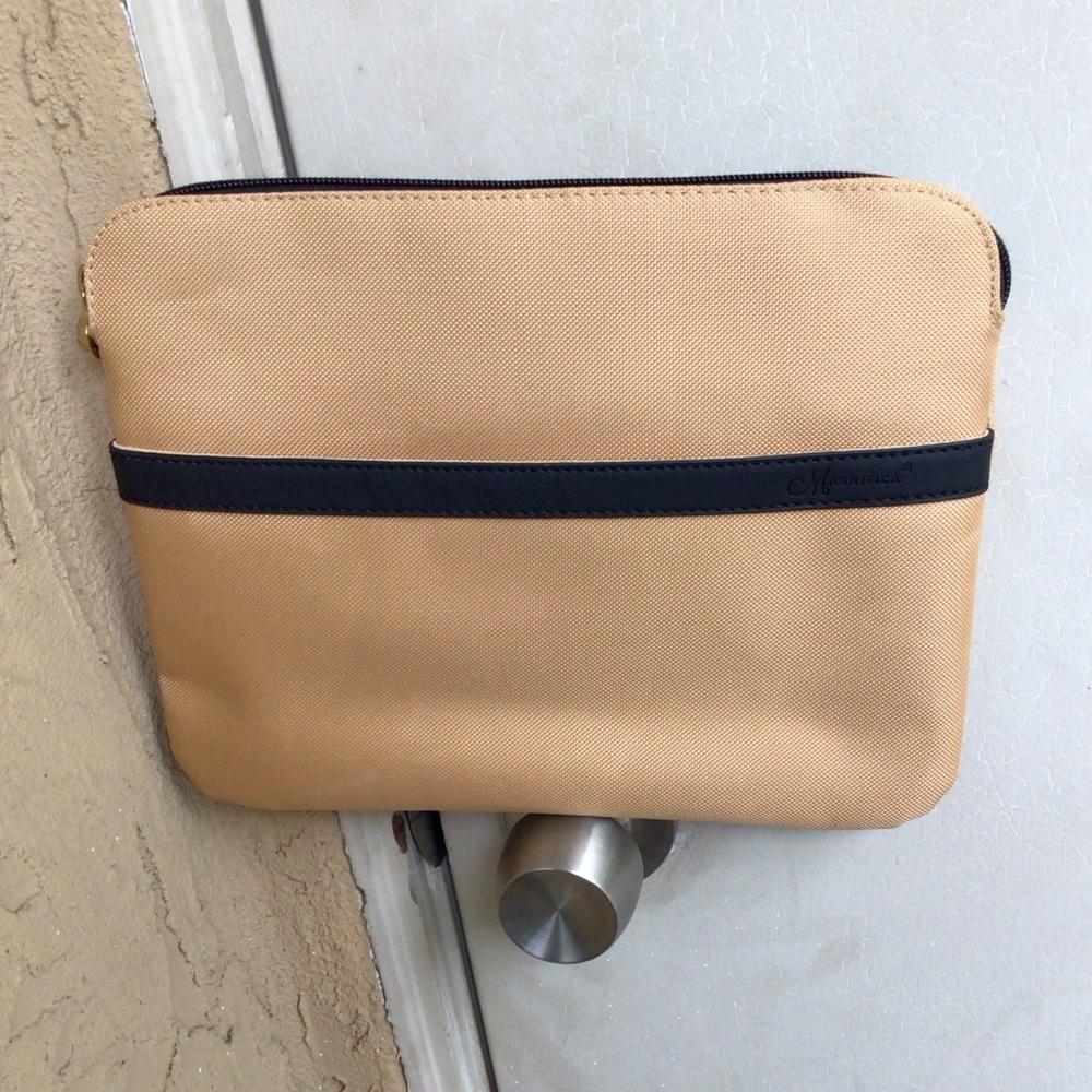 ❌SOLD❌Bulgari for Alitalia Tan/Black Nylon Cosmetics Case - Picture 1 of 4